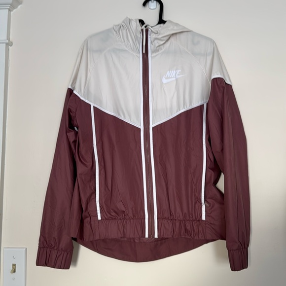 Nike Cream and Mauve Windbreaker - Picture 1 of 3